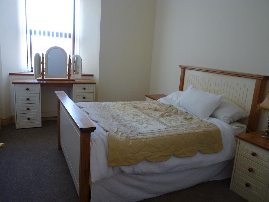 Old Police House Bed & Breakfast Хавърфордуест Стая снимка